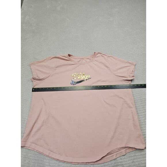 Nike Shirt Womens 2X Pink Short Sleeve Gold Logo Graphic - Picture 3 of 8